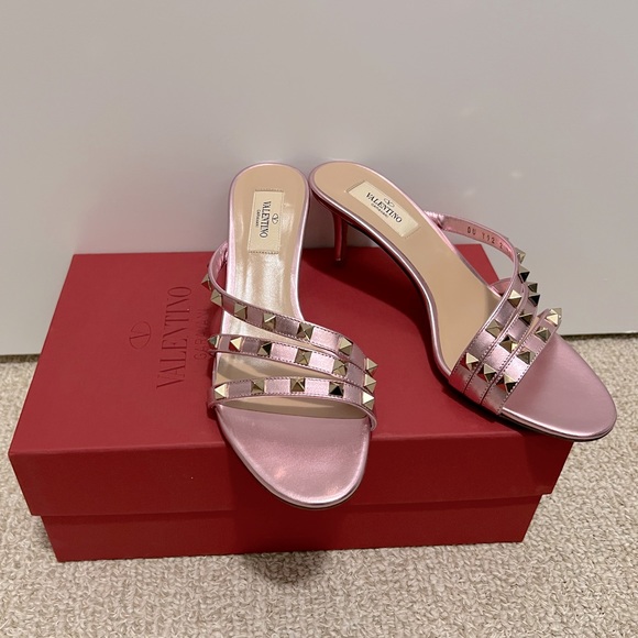 Valentino Garavani Rockstud Metallic Pink Leather Mule Slide Sandals - Picture 6 of 9